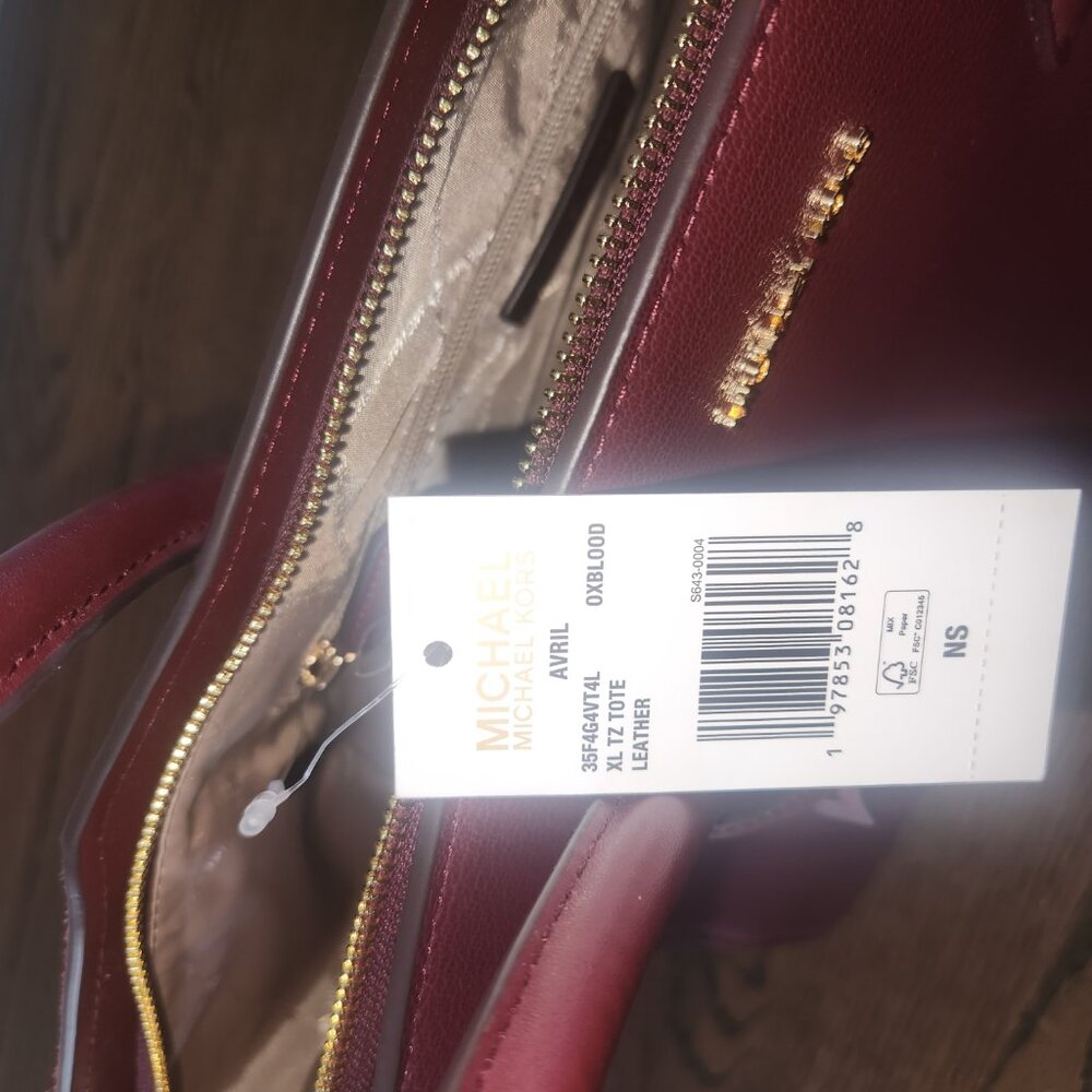 $628-NWT -Michael Kors Avril Extra-Large Tote 100% Leather-100% Suede - Picture 6 of 8
